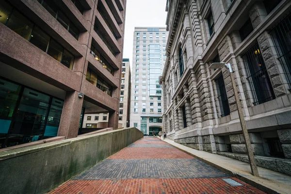 Pasarela y edificios en la Universidad de Suffolk, en Beacon Hill, Bos —  Fotos de Stock