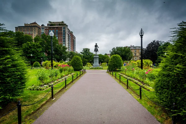 Διάβαση πεζών και τους κήπους του δημόσιου κήπου στη Βοστώνη, Massachusett — Φωτογραφία Αρχείου