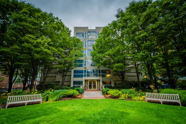 Jardines y edificios en el Instituto Tecnológico de Massachusetts — Foto de Stock