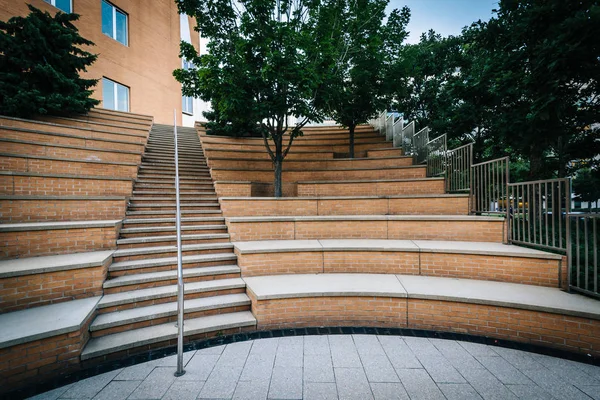 Staircase and building at the Massachusetts Institute of Technol — Stock Photo, Image