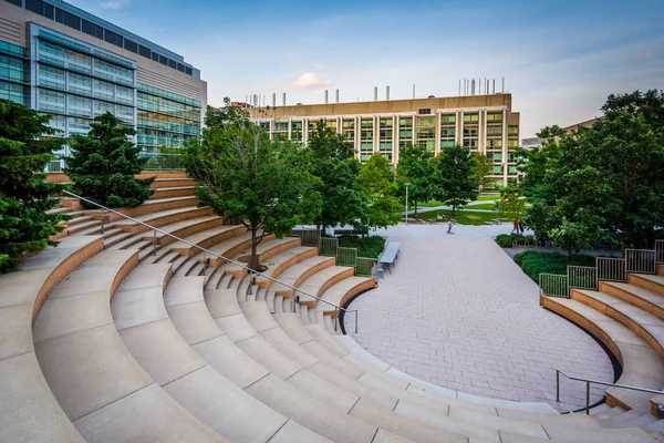 Escalera y edificios en el Instituto Tecnológico de Massachusetts — Foto de Stock