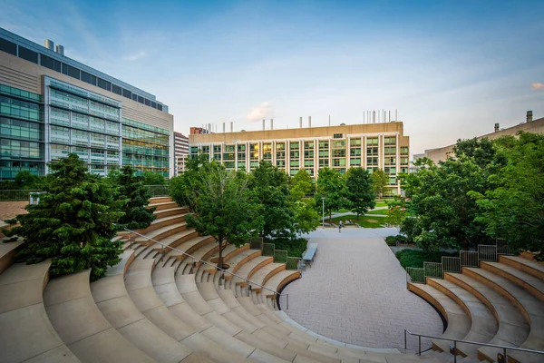 Escalera y edificios en el Instituto Tecnológico de Massachusetts — Foto de Stock