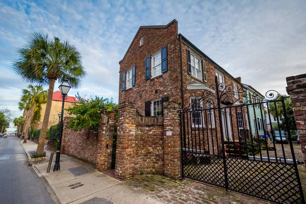 Historiska tegelhus i Charleston, South Carolina. — Stockfoto