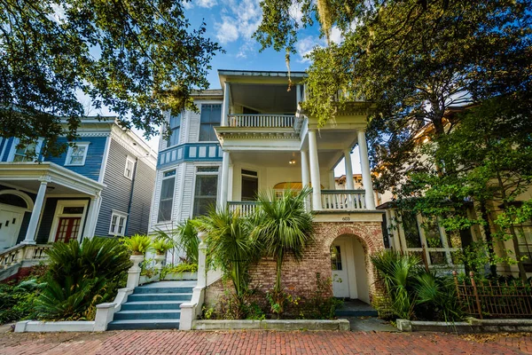 Casa junto a Whitaker Street, en Savannah, Georgia . — Foto de Stock