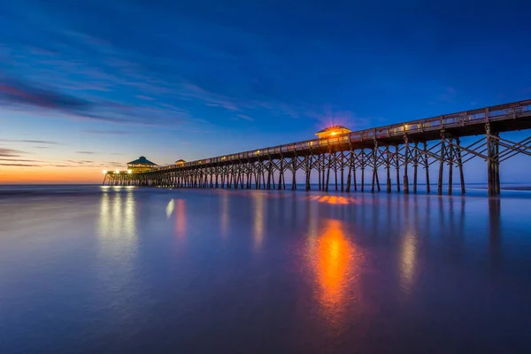 The pier at dawn, in Folly Beach, South Carolina. — Stock Photo, Image