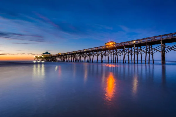 El muelle al amanecer, en Folly Beach, Carolina del Sur . —  Fotos de Stock