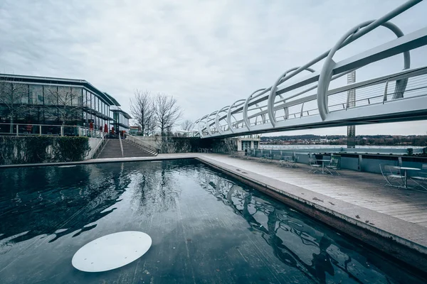 Ponte e canale al Yards Park, a Washington, DC . — Foto Stock