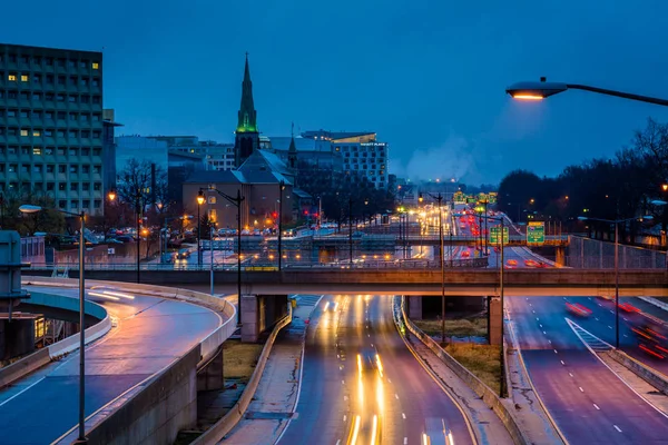 Tráfego na I-395 à noite, em Washington, DC . — Fotografia de Stock