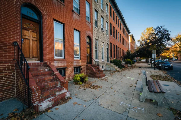 Row houses at Union Square, in Baltimore, Maryland. — Stock Photo, Image