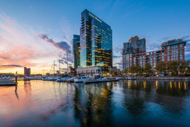 Günbatımı, Baltimore, Maryland, limanın Doğu görünümü.
