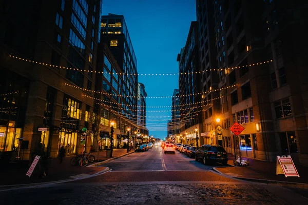 Aliceanna Street, limanın Doğu üzerinde asılı Noel ışıkları, — Stok fotoğraf