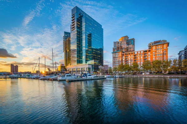 Vue du port est au coucher du soleil, à Baltimore, Maryland . — Photo