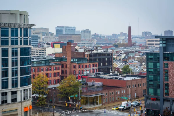 Utsikt över byggnader i hamnen East, Baltimore, Maryland. — Stockfoto
