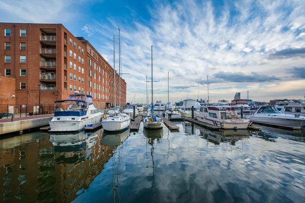 Bir marina akşamlarınıFells Point'teki, Baltimore, Maryland. — Stok fotoğraf