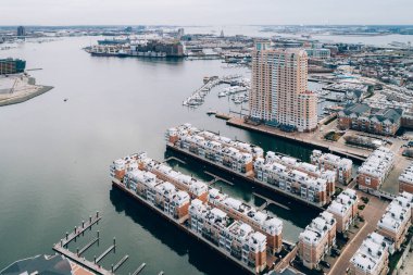 Baltimore, maryland iç limanının havadan görünümü.