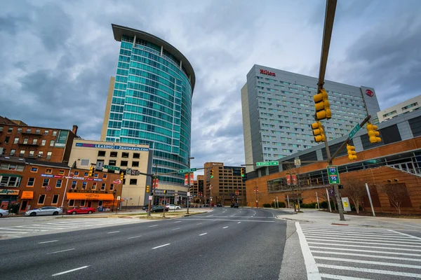 Budynki przy ulicy Paca, w centrum miasta Baltimore, Maryland. — Zdjęcie stockowe