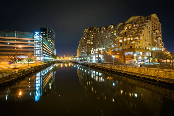 Buildings at the Inner Harbor at night, in Baltimore, Maryland. — Stock Photo, Image