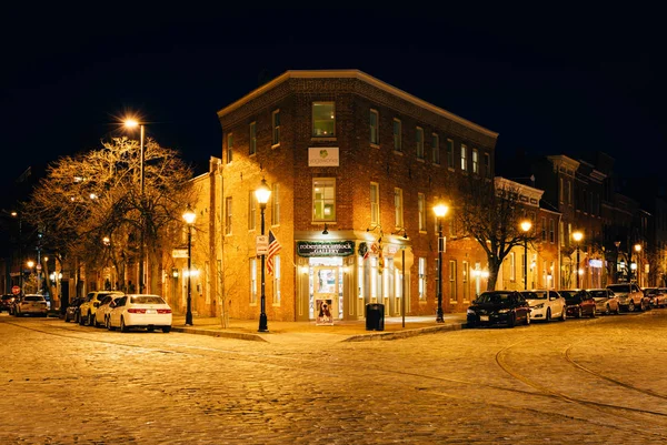 Бульварная улица и здания в Fells Point, Балтимор, Мэри — стоковое фото