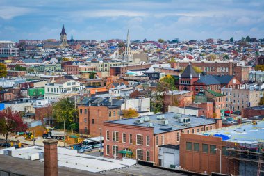 Baltimore, Maryland akşamlarınıFells Point'teki binaların görünümü.