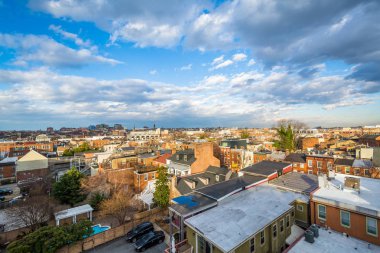 Baltimore, Maryland akşamlarınıFells Point'teki evlerin görünümü.