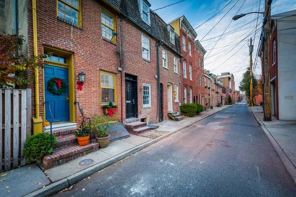 Sıraevler akşamlarınıFells Point'teki, Baltimore, Maryland. — Stok fotoğraf