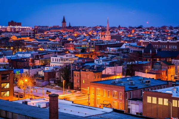 Vista de edifícios em Fells Point no crepúsculo, em Baltimore, Mary — Fotografia de Stock