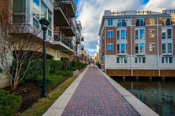 Residencias frente al mar en el puerto interior, en Baltimore, Marylan — Foto de Stock