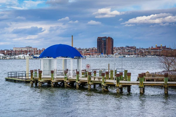 Dock in Locust Point, em Baltimore, Maryland . — Fotografia de Stock