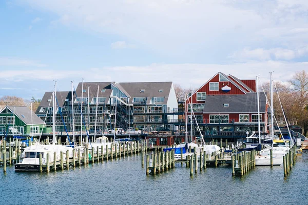 Edificios y marinas a lo largo de Spa Creek, en Annapolis, Maryland . — Foto de Stock