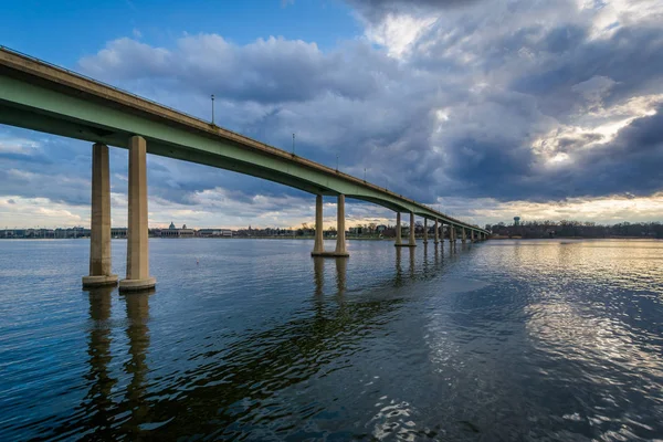 Мост Военно-морской академии через реку Северн в Аннаполисе, Ма — стоковое фото