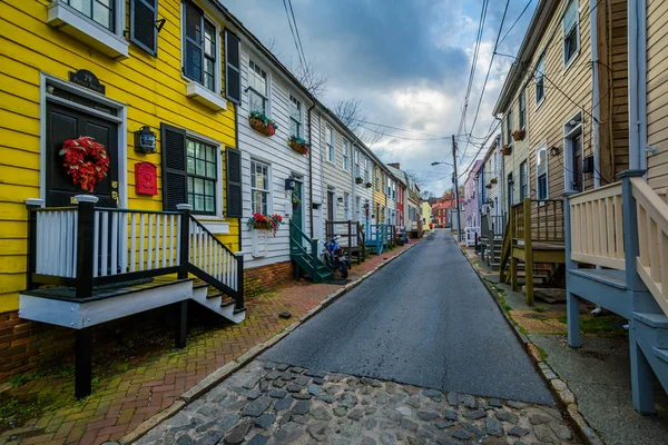 Barevné řadových domů v ulici Pinkney v Annapolis, Maryland. — Stock fotografie