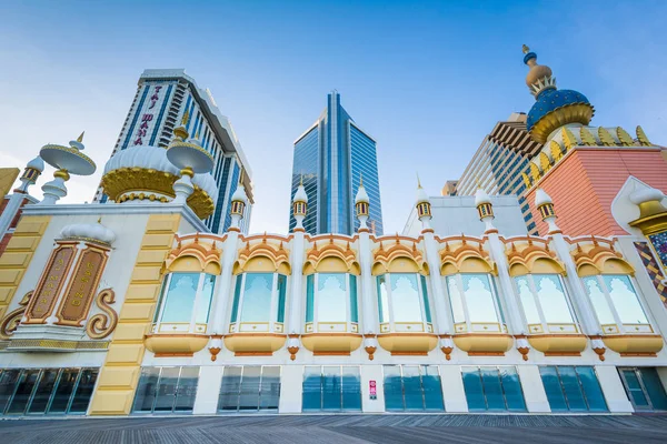 Edifícios ao longo do calçadão em Atlantic City, Nova Jersey . — Fotografia de Stock