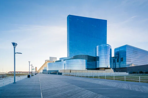 Modern architecture and the Boardwalk in Atlantic City, New Jers — Stock Photo, Image
