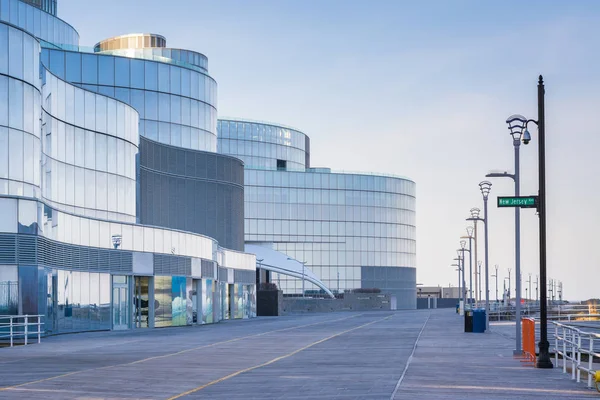 Arquitectura moderna y el paseo marítimo en Atlantic City, New Jers — Foto de Stock