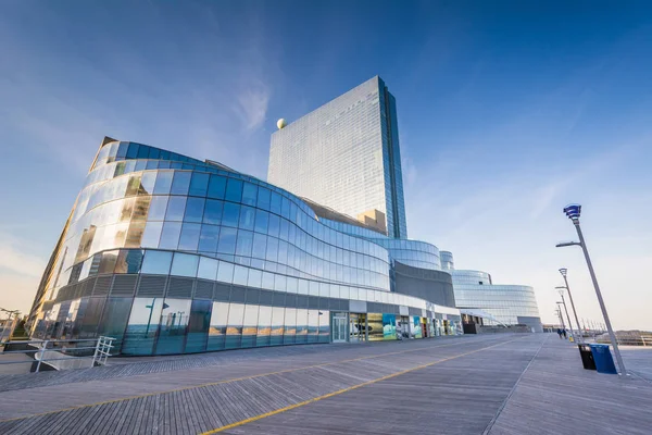 Modern architecture and the Boardwalk in Atlantic City, New Jers — Stock Photo, Image