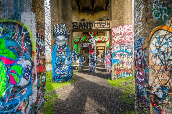 Graffiti under the Graffiti Pier, in Philadelphia, Pennsylvania. — Stock Photo, Image