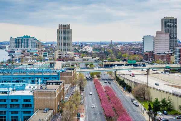 Veduta della città vecchia dalla passerella del ponte Benjamin Franklin a Ph — Foto Stock