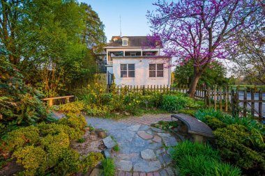 Bahçe ve ev Cylburn Botanik Bahçesi içinde Baltimore, Maryland.