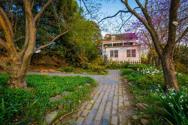 Jardim e casa em Cylburn Arboretum em Baltimore, Maryland . — Fotografia de Stock