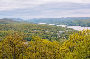 Hudson Nehri Bear Mountain State Park, New York üzerinden görünümünü