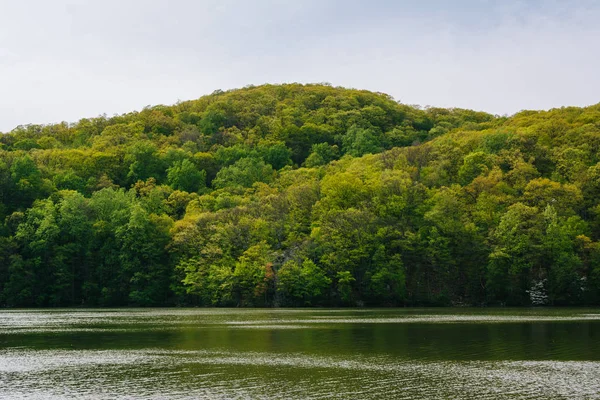 Brooks Lake, at Bear Mountain State Park, New York. — Stock Photo, Image