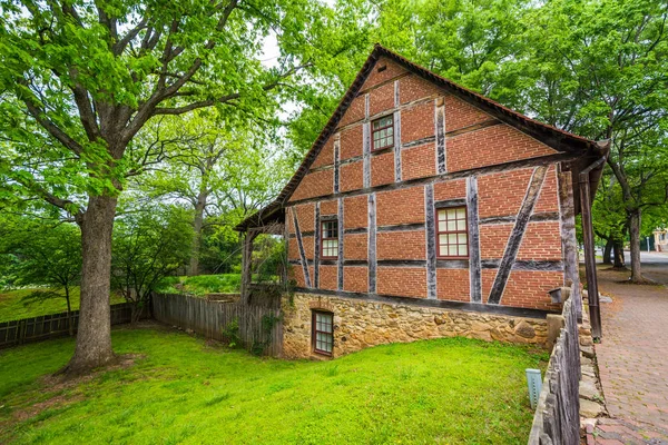 Historic brick building in Old Salem, in Winston-Salem, North Ca — Stock Photo, Image