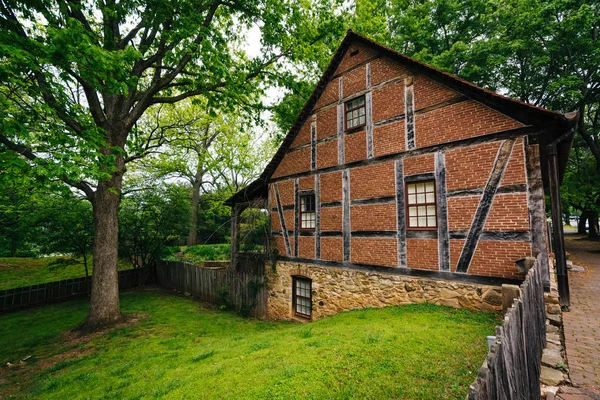 Historic brick building in Old Salem, in Winston-Salem, North Ca — Stock Photo, Image
