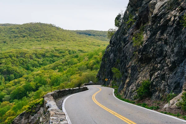 Storm King Highway ao longo do rio Hudson, em Cornwall-On-Hudson — Fotografia de Stock