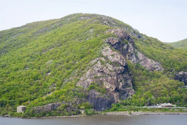 Pohled na krkolomných Ridge a řeku Hudson od Storm King Sta — Stock fotografie