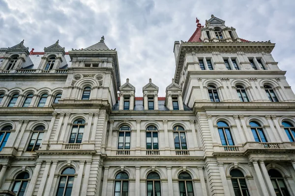 El exterior del Capitolio del Estado de Nueva York en Albany, Nueva York . — Foto de Stock