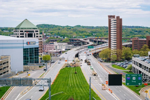Uitzicht op South Mall Arterial in Albany, New York. — Stockfoto