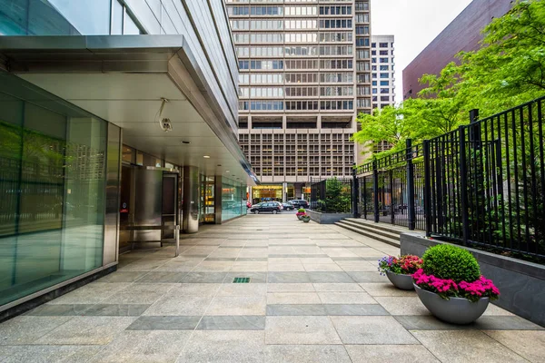 Edifícios modernos e pátio em Center City, Philadelphia, Pen — Fotografia de Stock