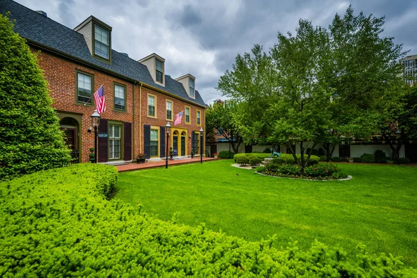 Pequeño parque y casas en Society Hill, Philadelphia, Pennsylvani — Foto de Stock