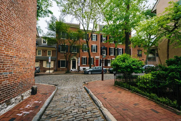 Calles empedradas y casas históricas en Society Hill, Phi — Foto de Stock